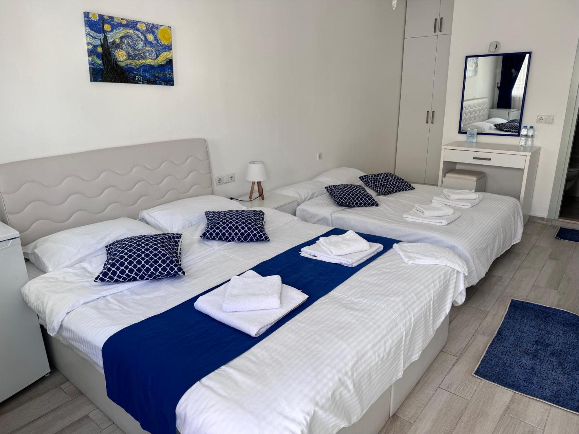 White And Blue Bed & Breakfast