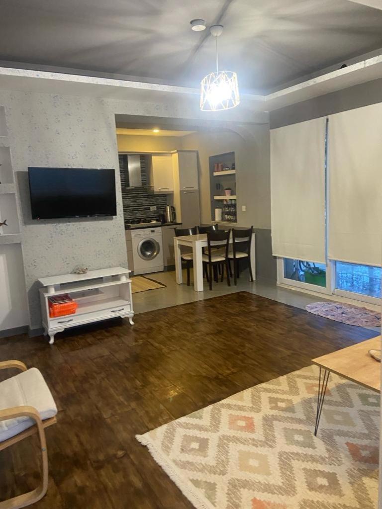 Deniz Manzarali Full Esyali Apartment