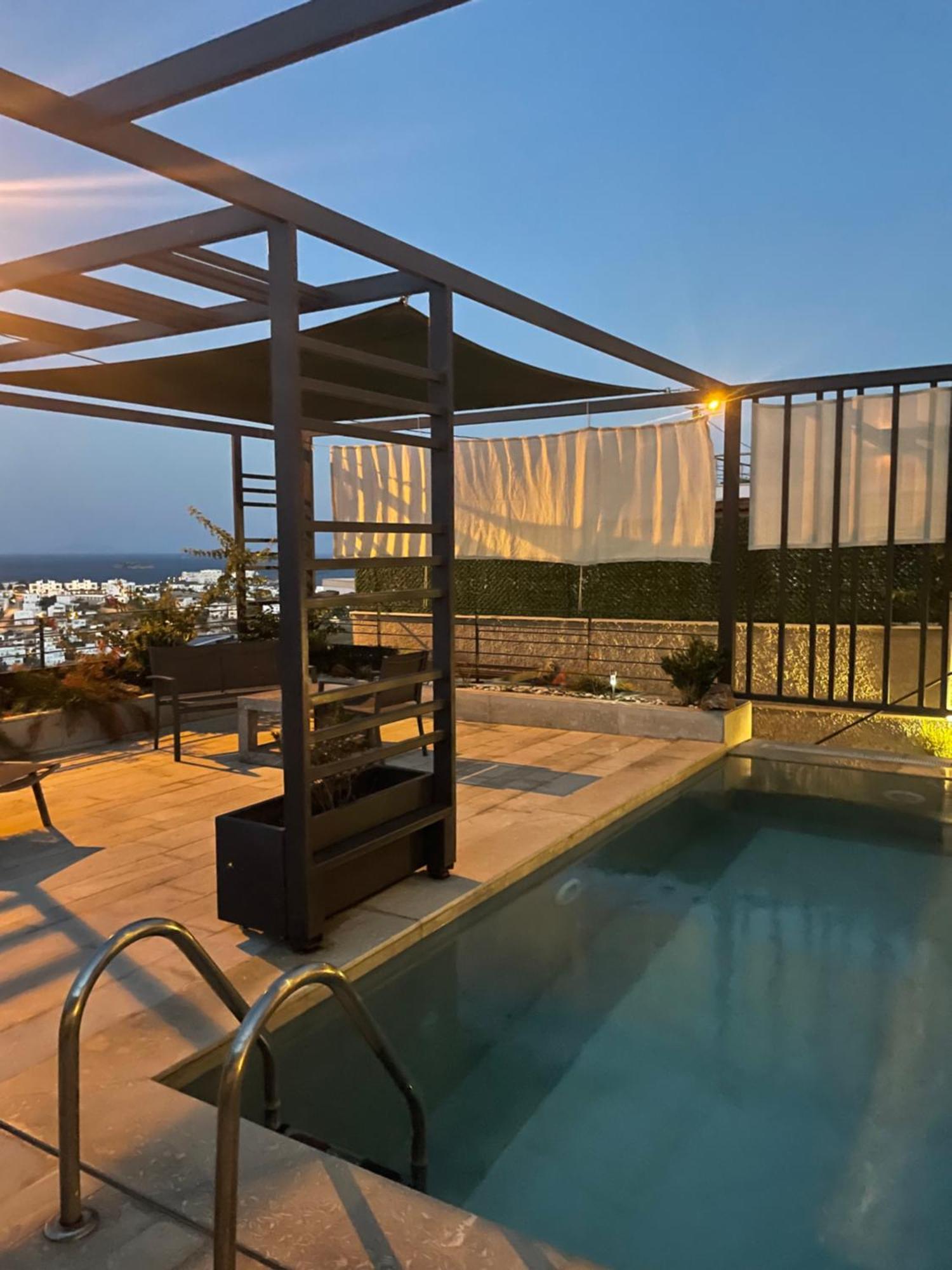 Bodrumda Deniz Ve Doga Manzarali Full Esyali Lueks Villa