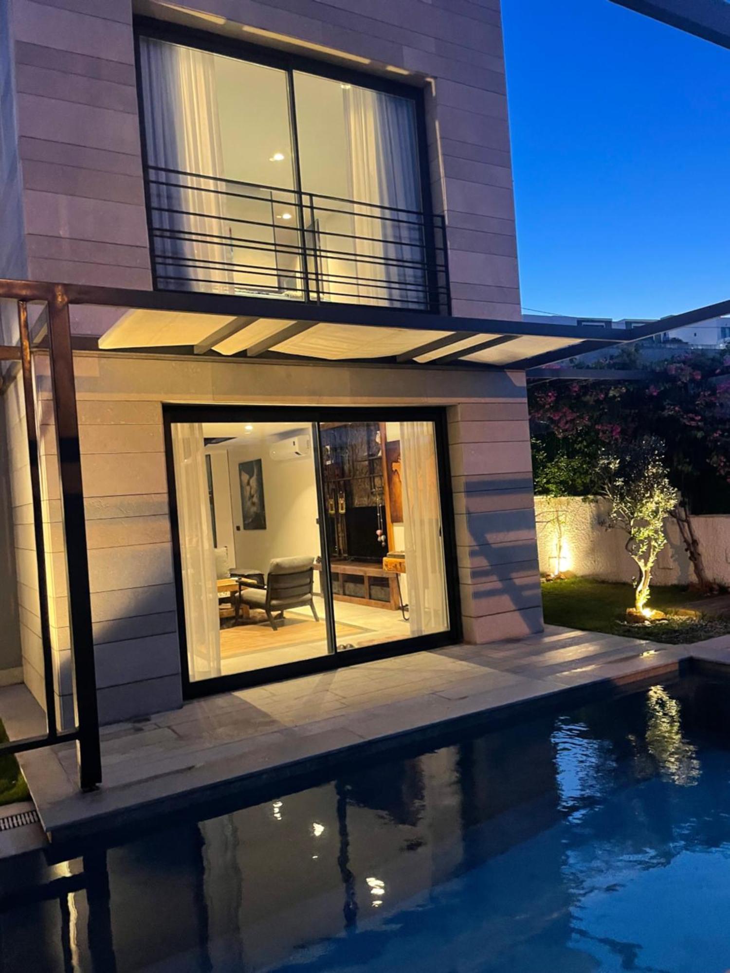 Bodrumda Deniz Ve Doga Manzarali Full Esyali Lueks Villa *
