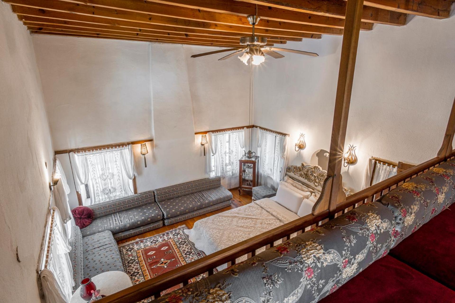 Ha La Bed & Breakfast