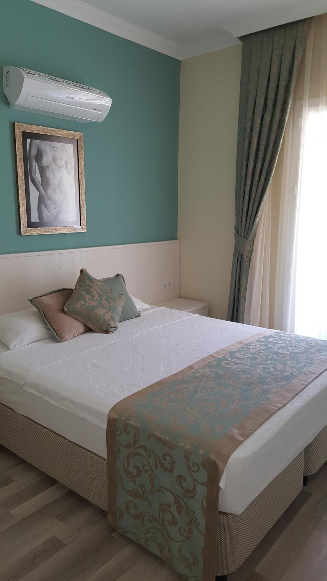 Artemis Hotel 2*