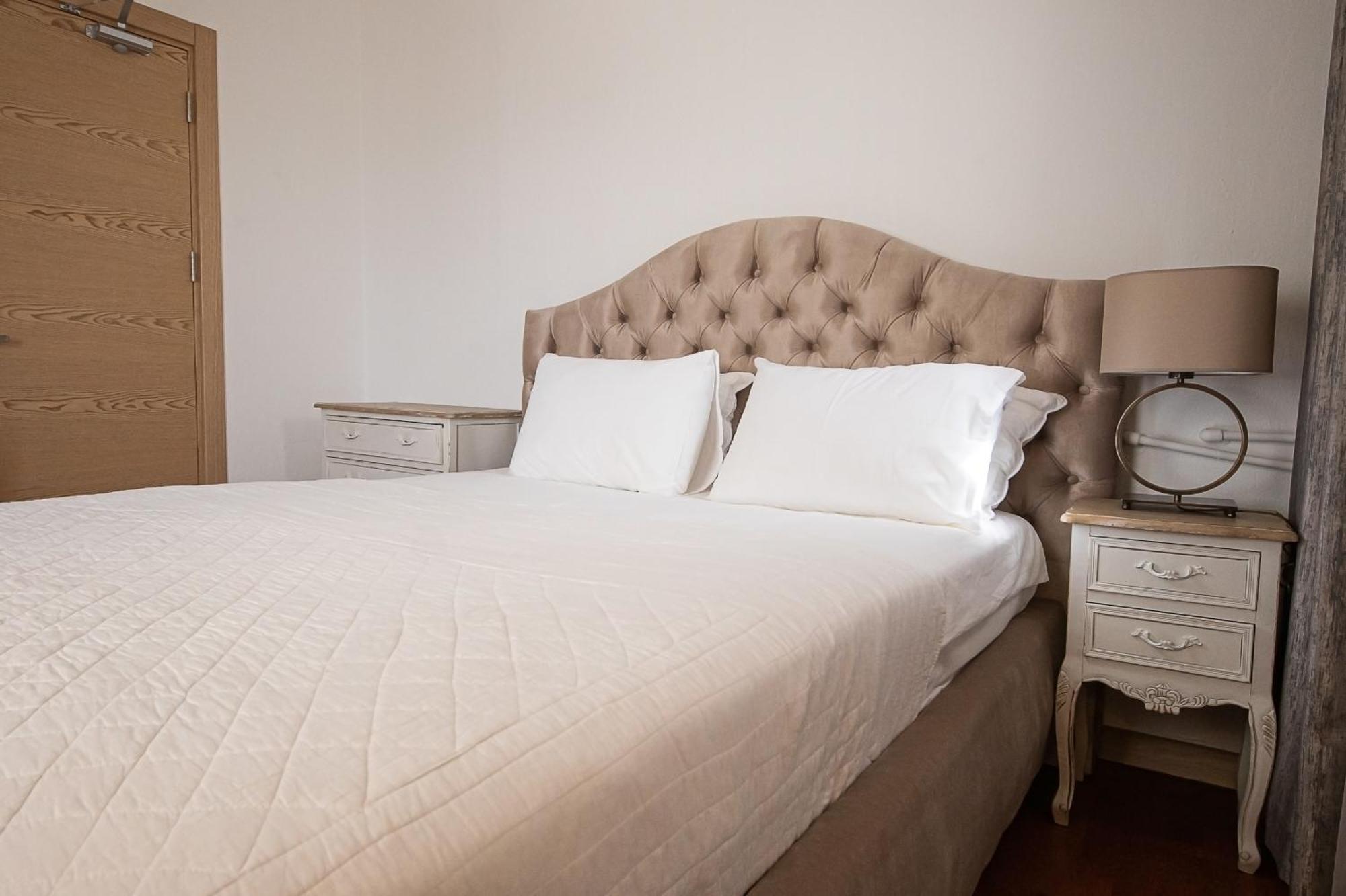 Hotel Flag +12 *