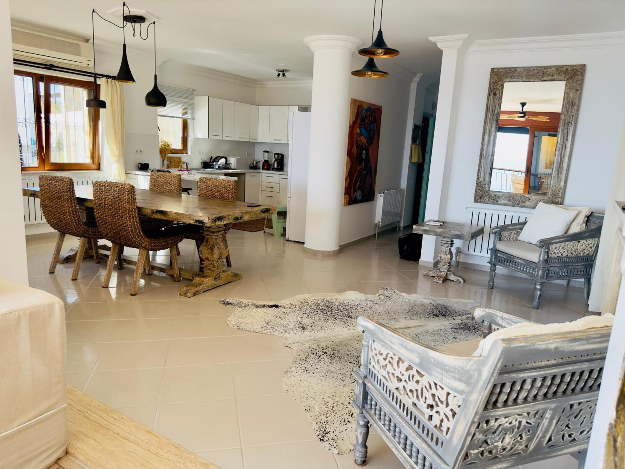 Deniz Manzarali Tas Villa