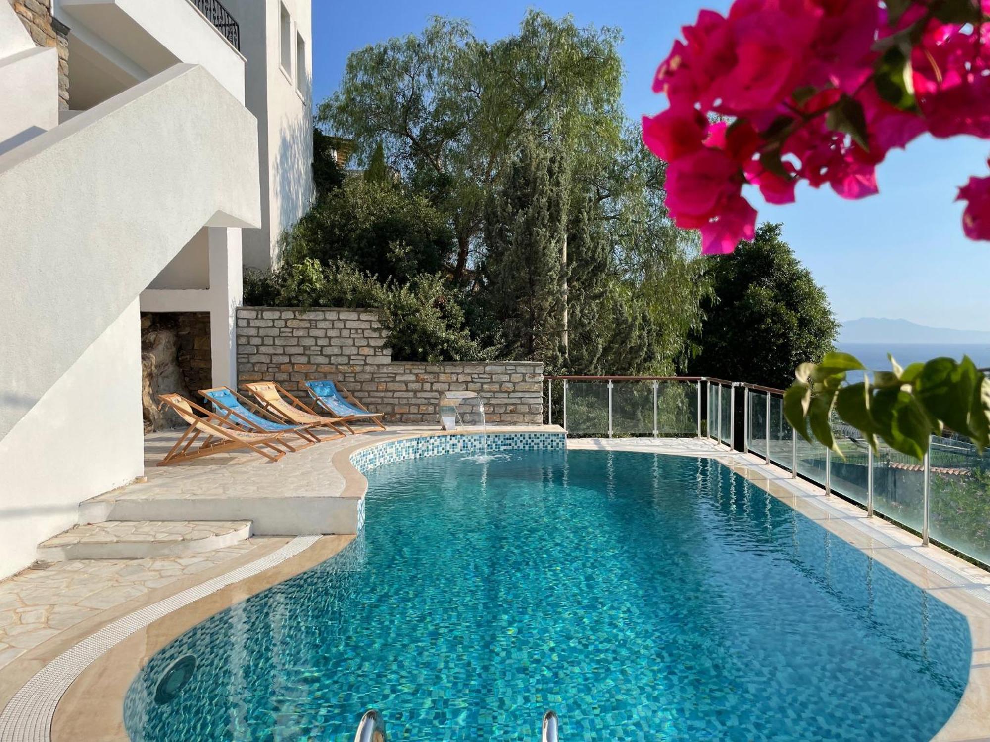 Private 5-bedroom With Pool And Sea View In Villa *
