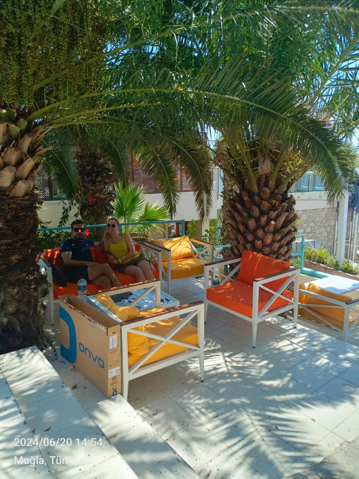 Mia Hill Hotel *