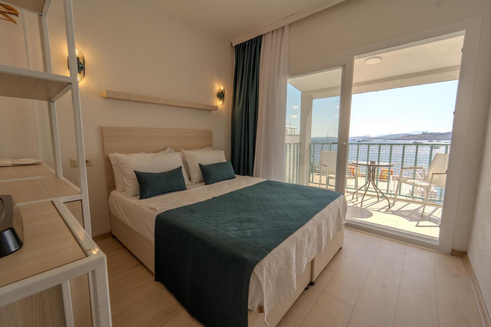 Mia Hill Bodrum