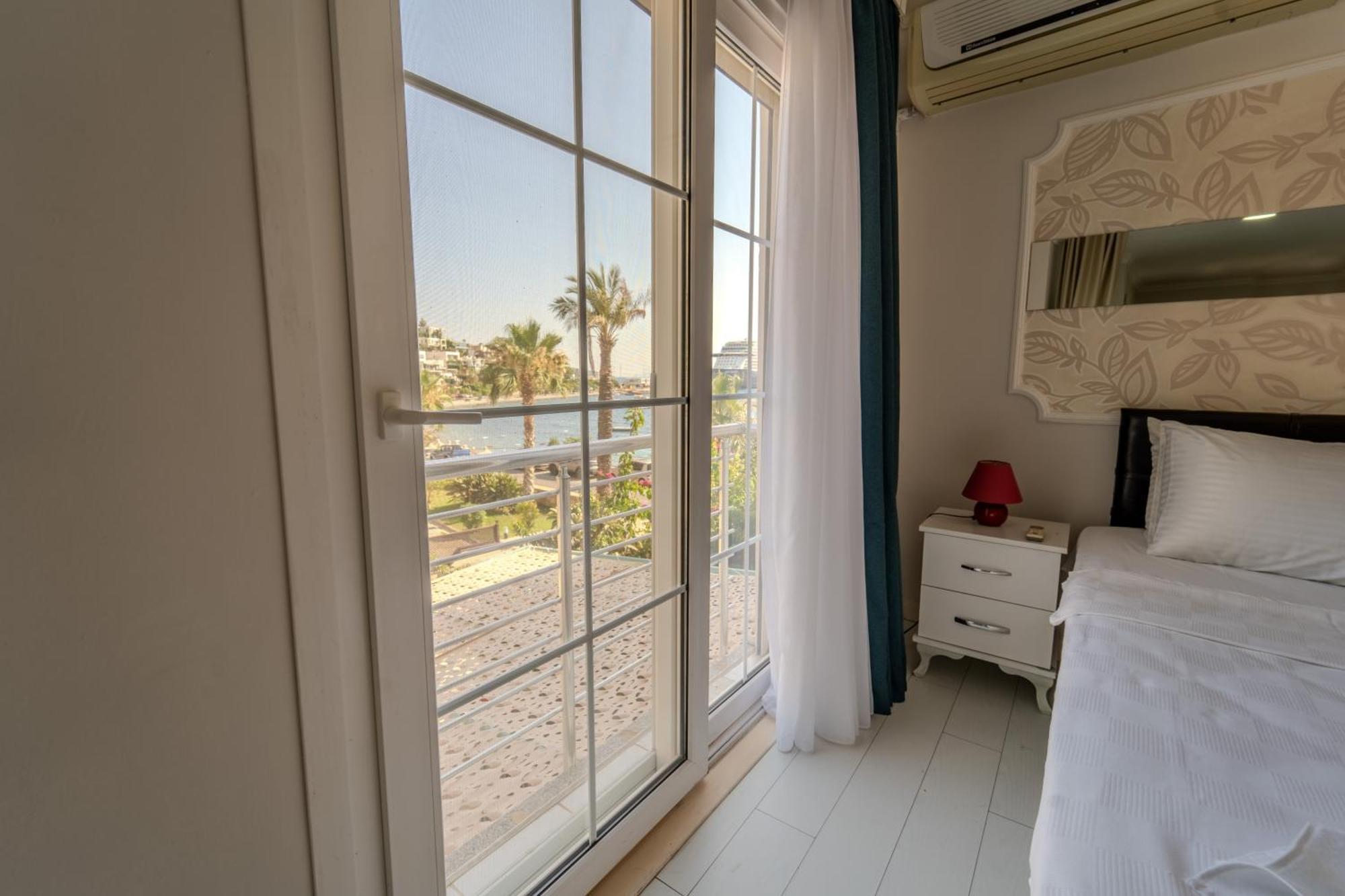 Mia Hill Bodrum