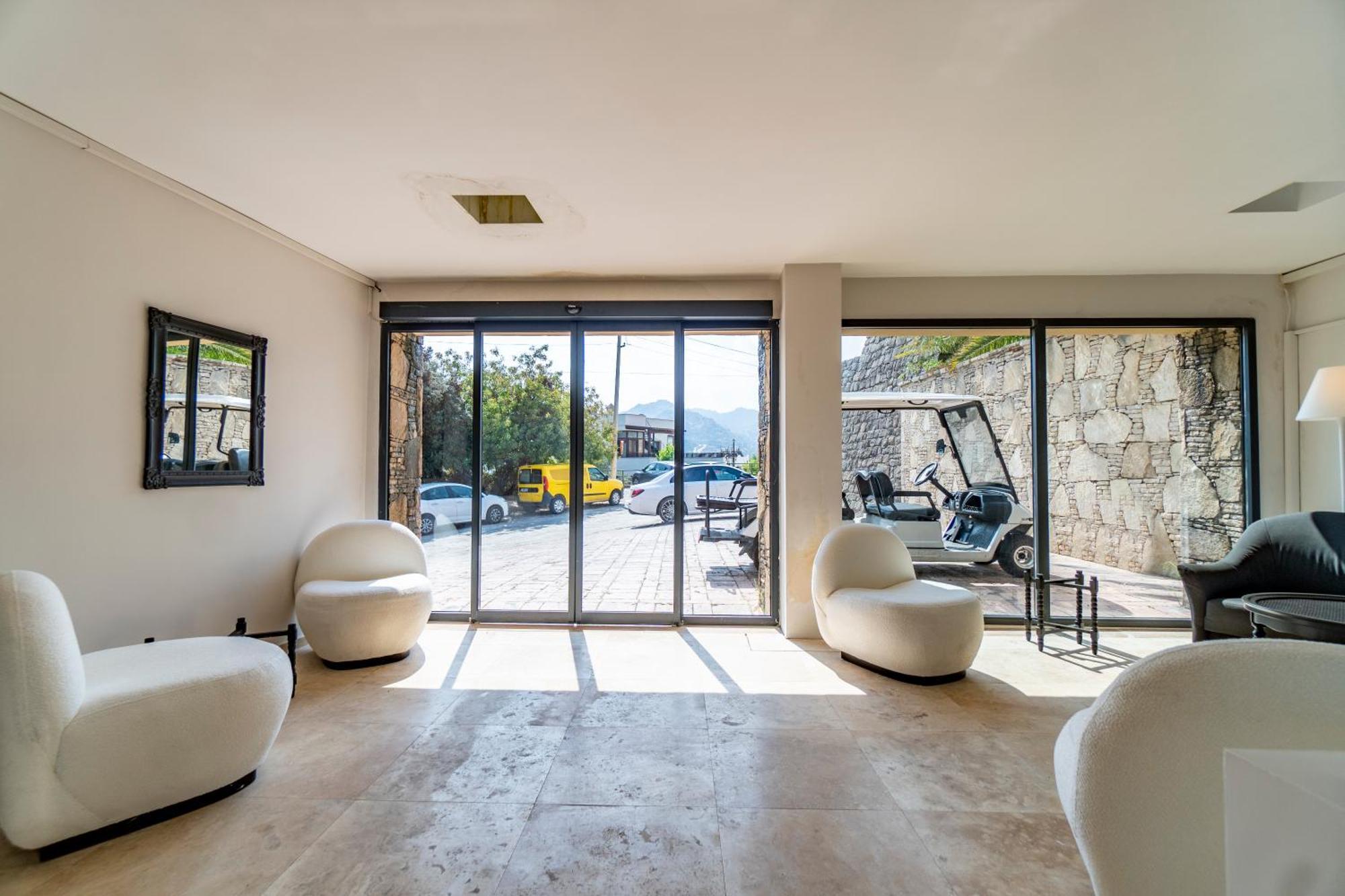 Bombien Luxury Hotel 4*