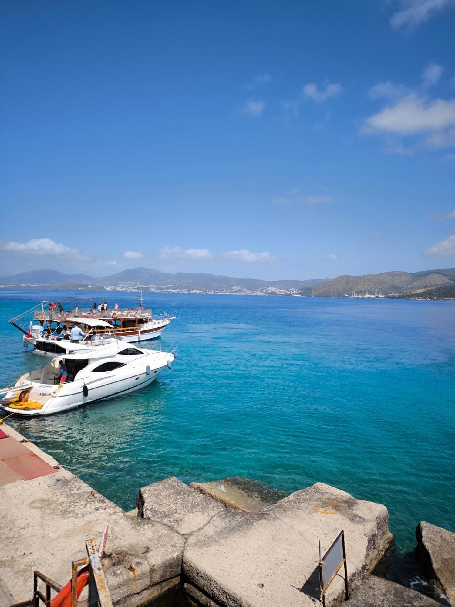 Botel Travel *