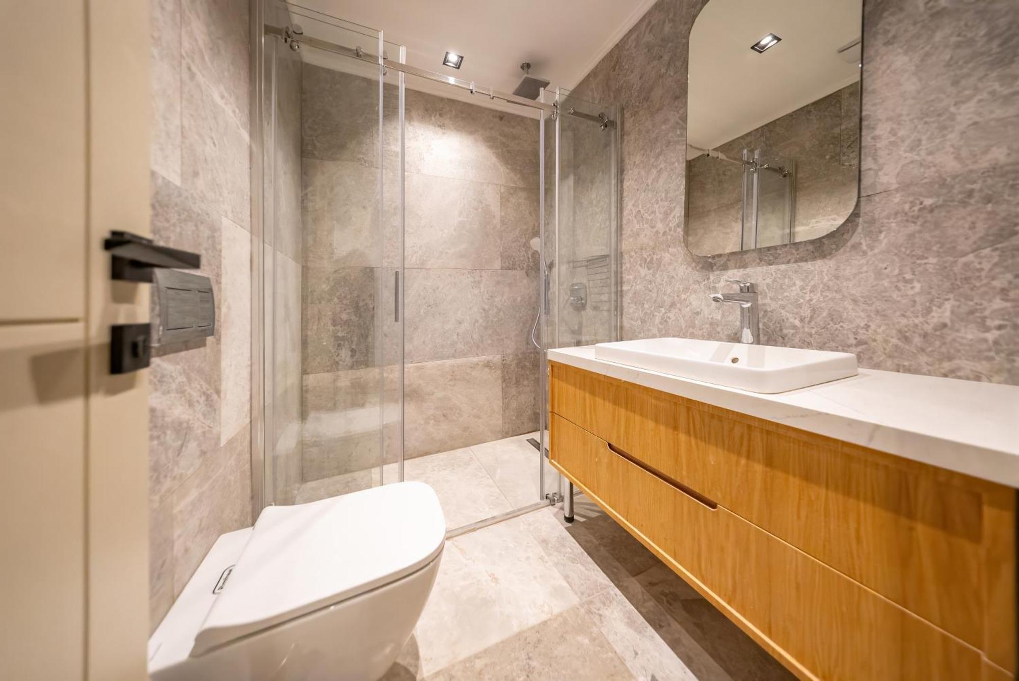With Private Swimming Pool In *