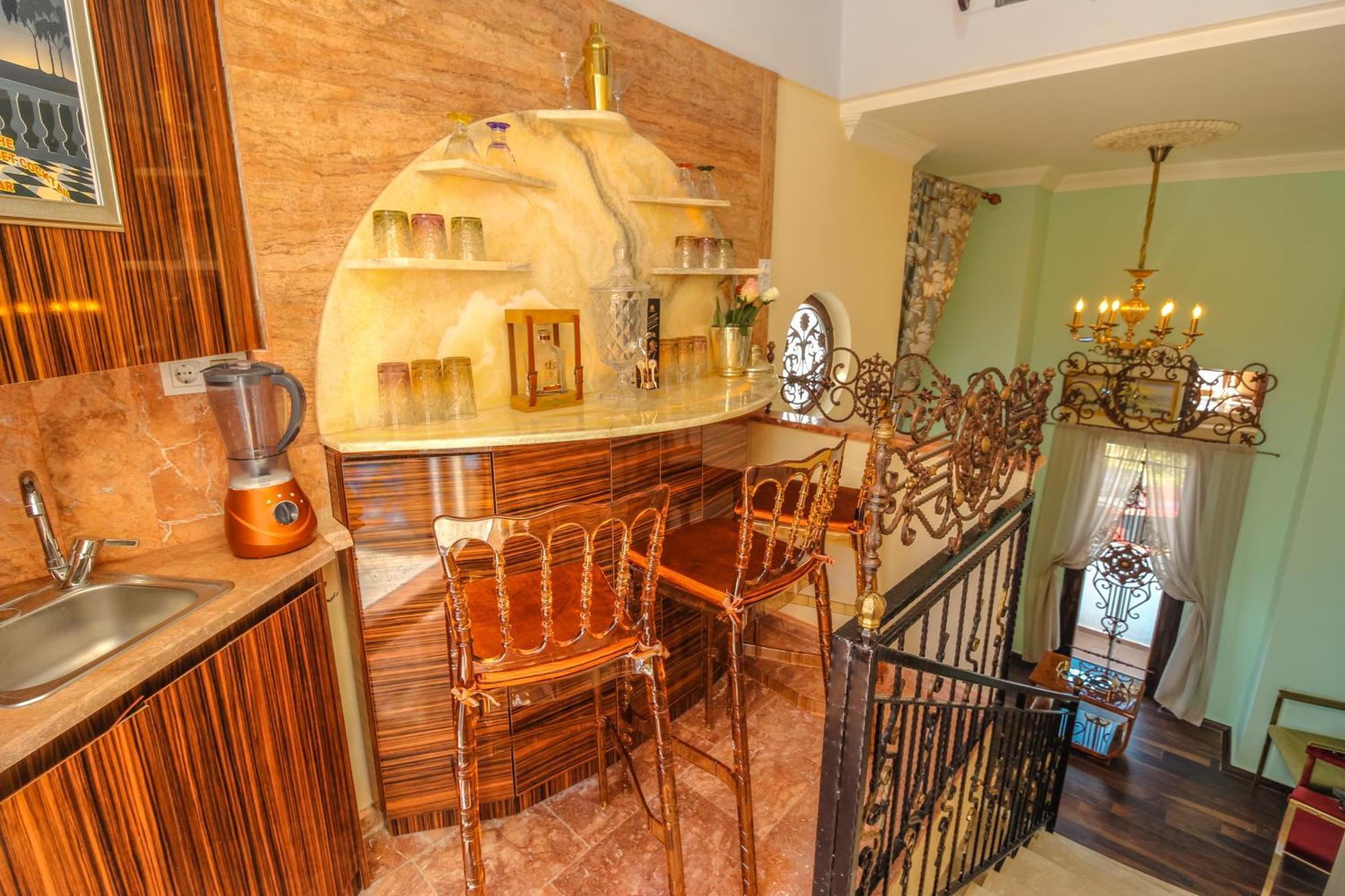 Vintage Villa