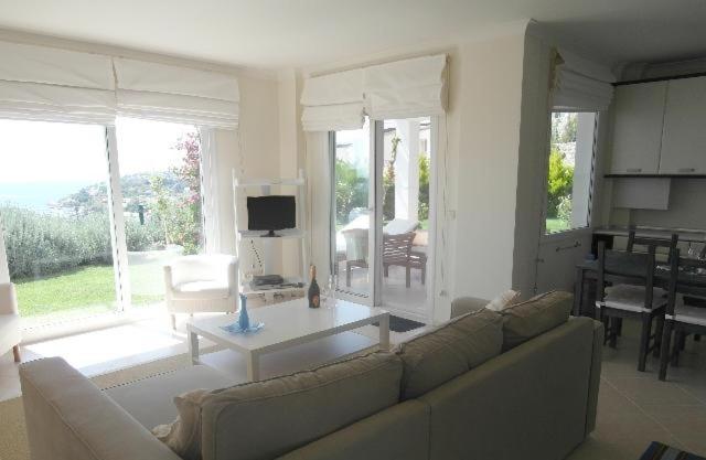 Denize Sifir Luex Villa