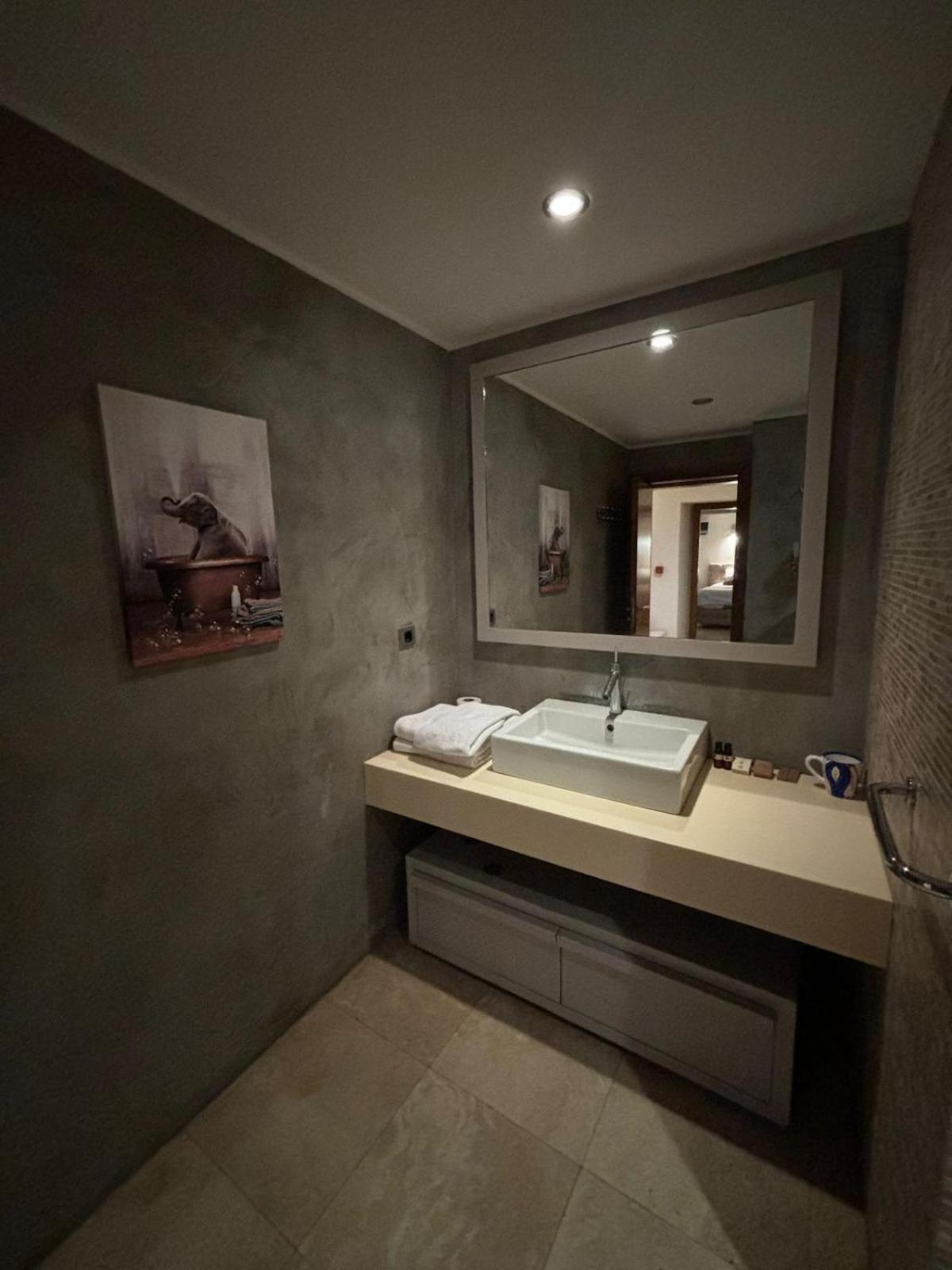 La Local House Hotel *