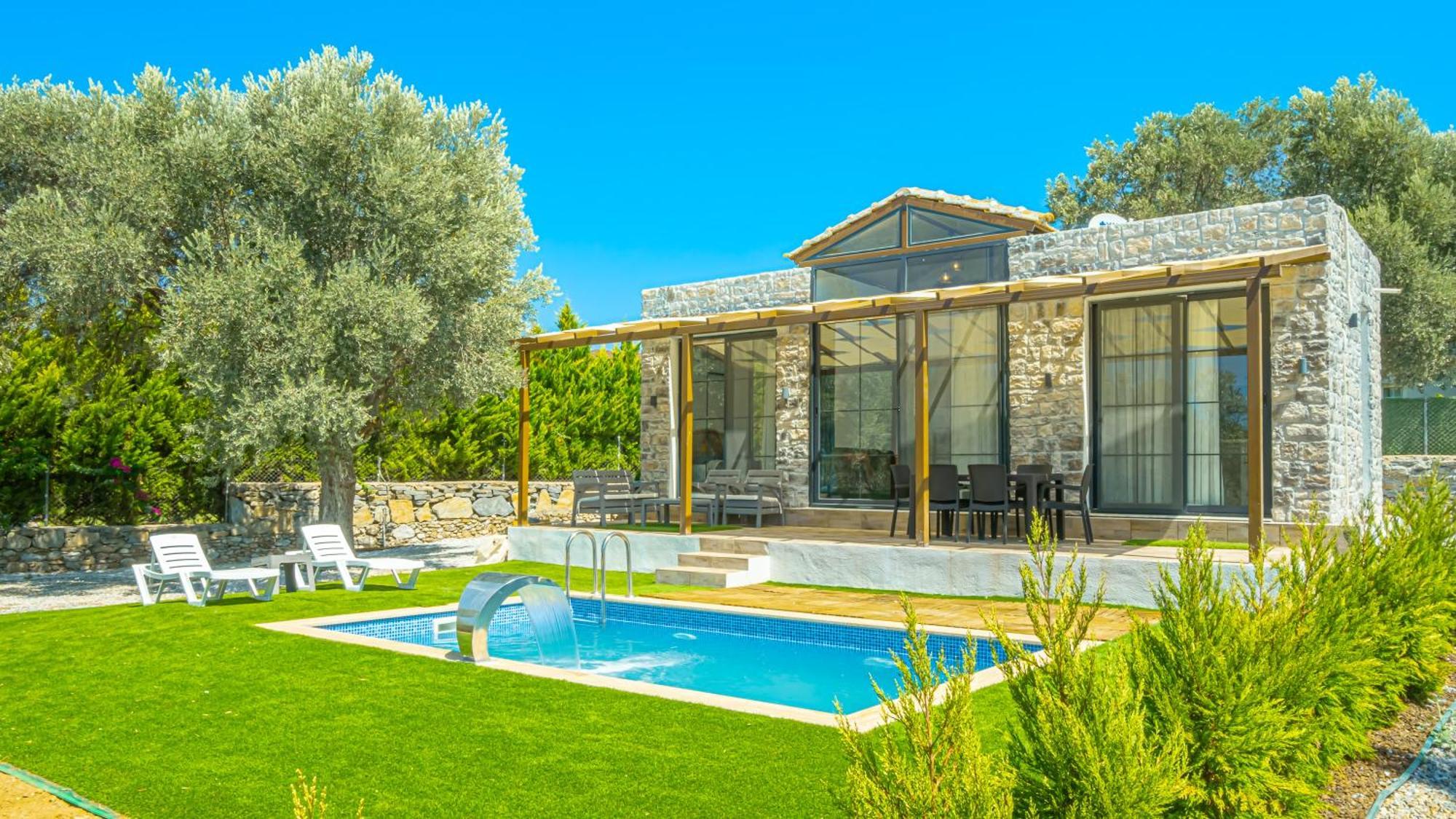 Lena Private Pool