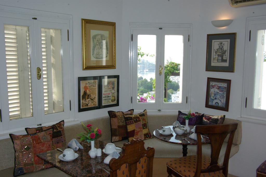 Antique Theatre 3*