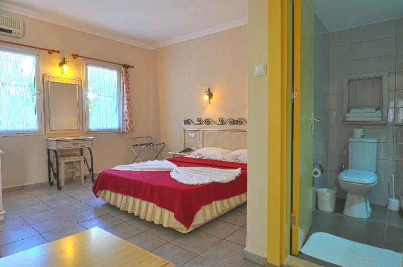 Atrium Hotel 3*