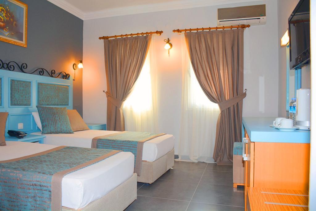 Atrium 3*