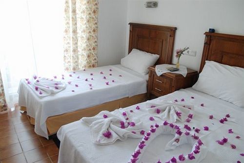 Castelino Akyarlar Hotel 2*