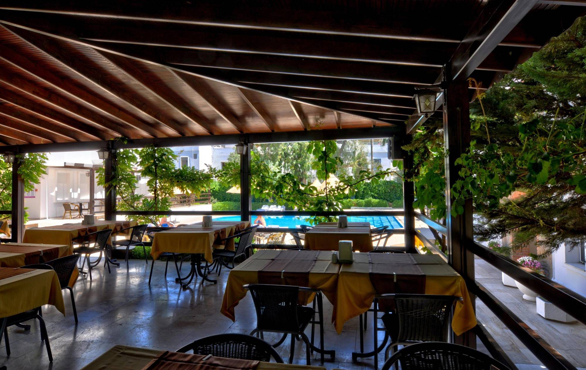 Atrium Hotel 3*