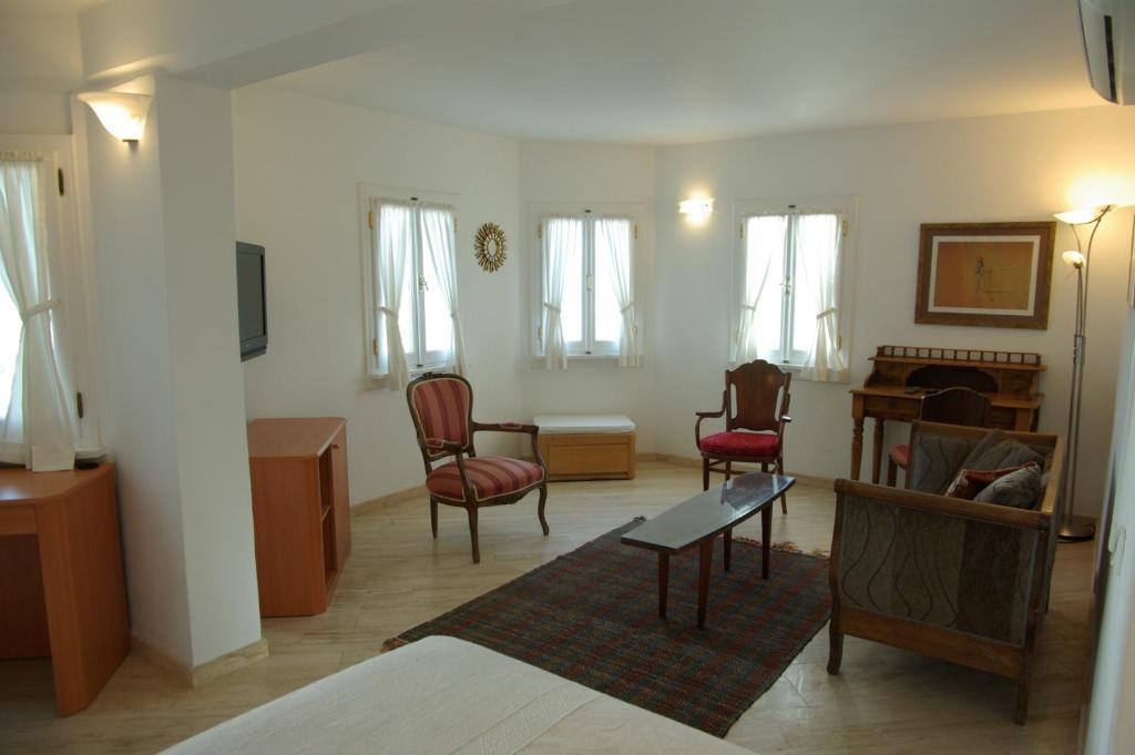Hotel Antique Theatre 3*