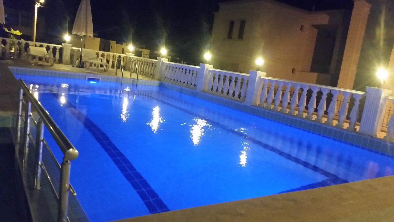 Stone Hotel *