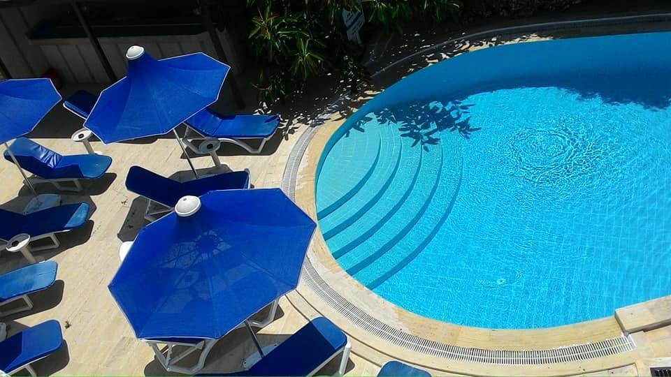 Blu *