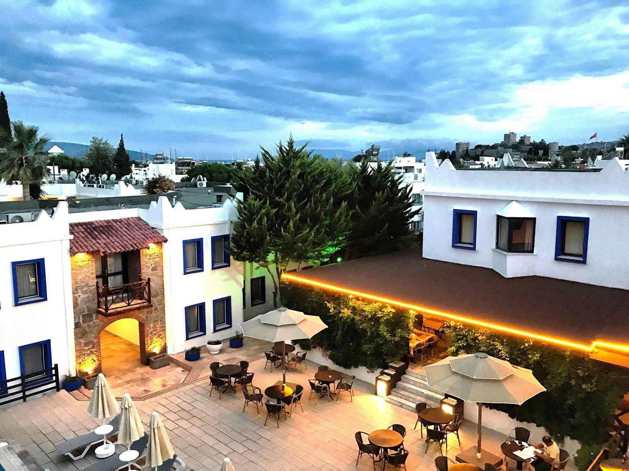 Atrium Hotel 3*