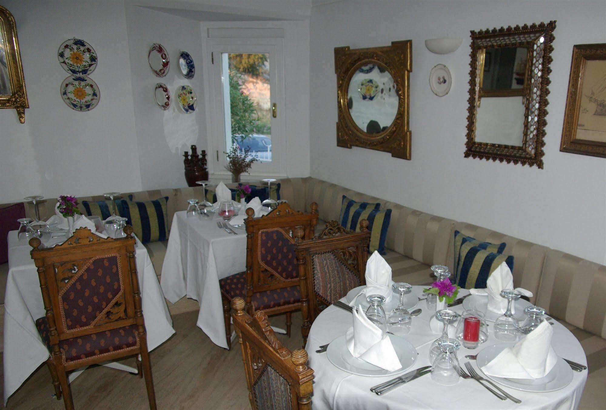 Hotel Antique Theatre 3*