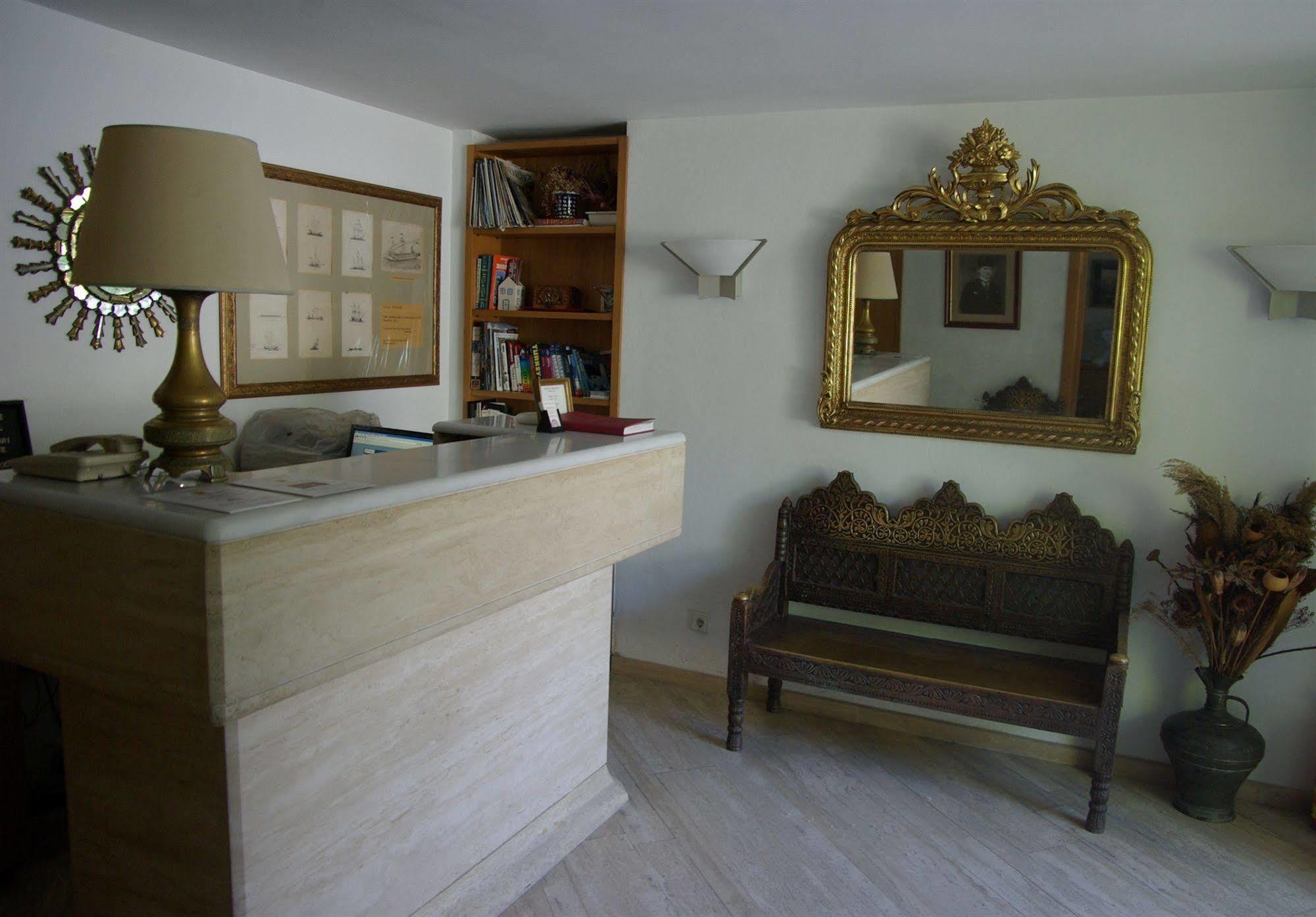 Hotel Antique Theatre 3*