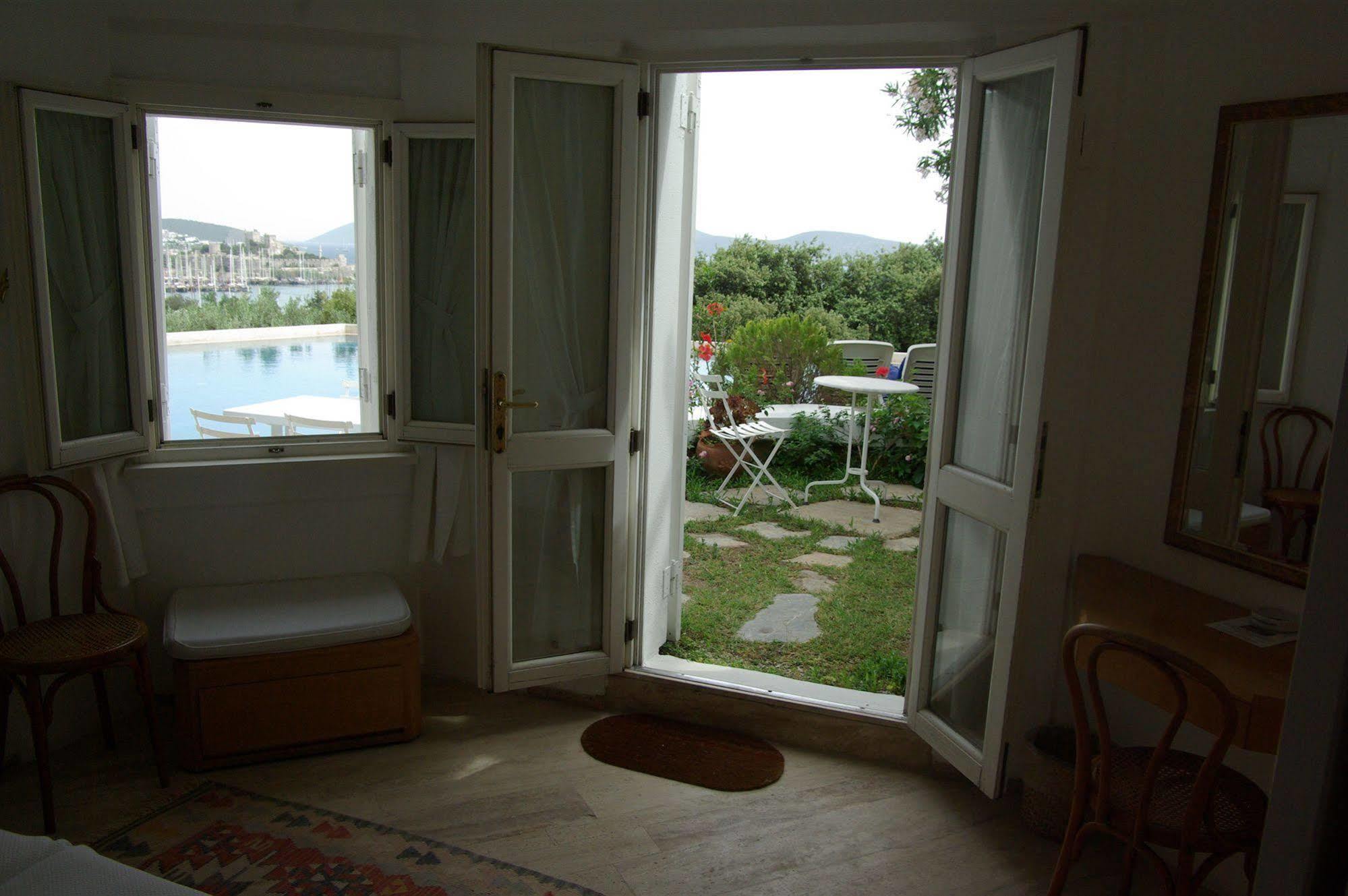 Antique Theatre Hotel 3*