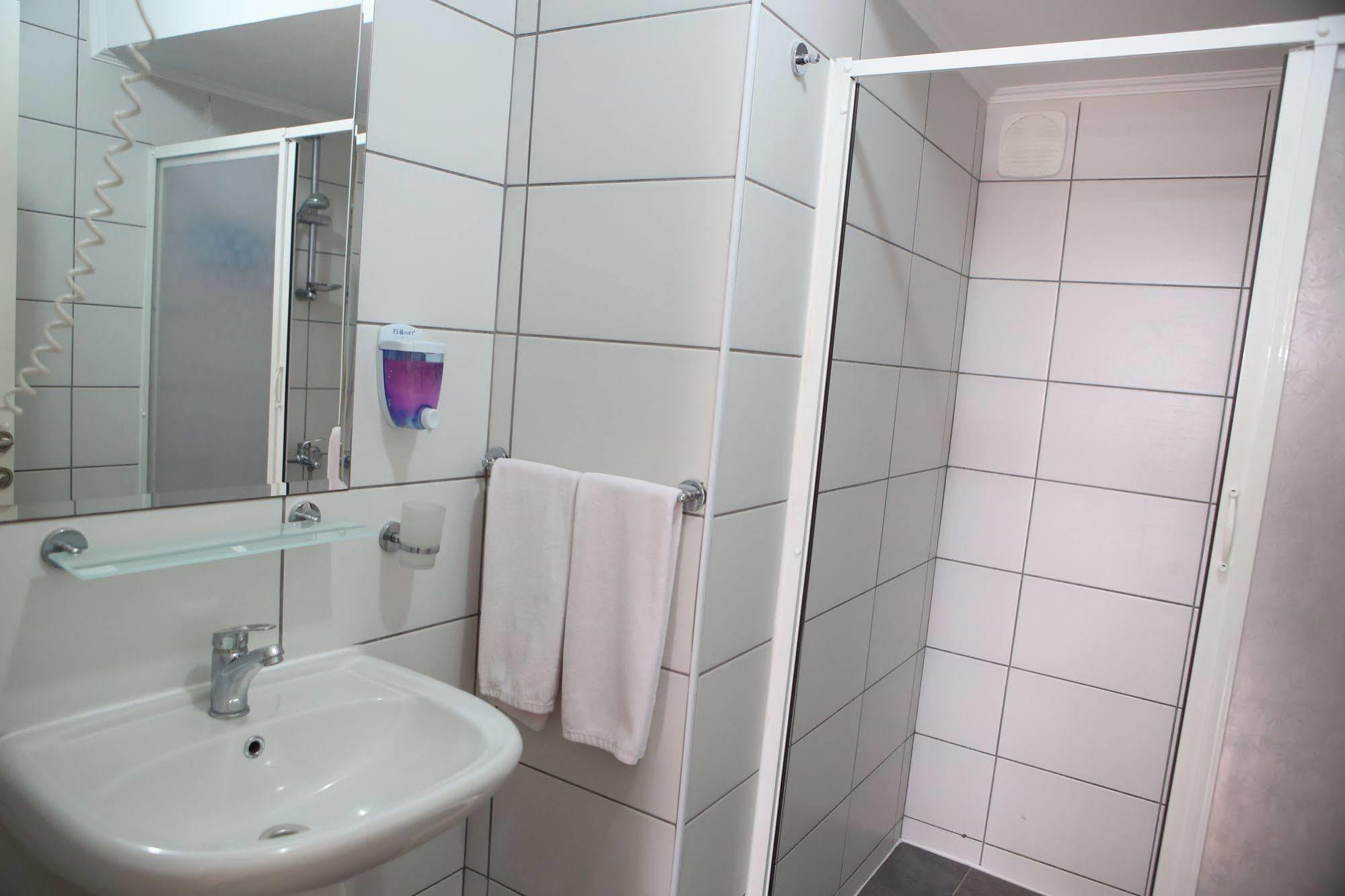 7 Art Feslegen By Egeos Hotel 3*