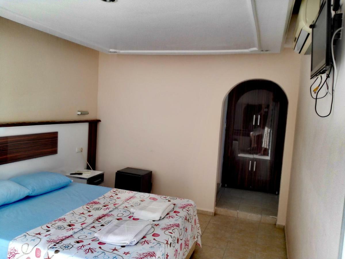 Parliament Apart Hotel *