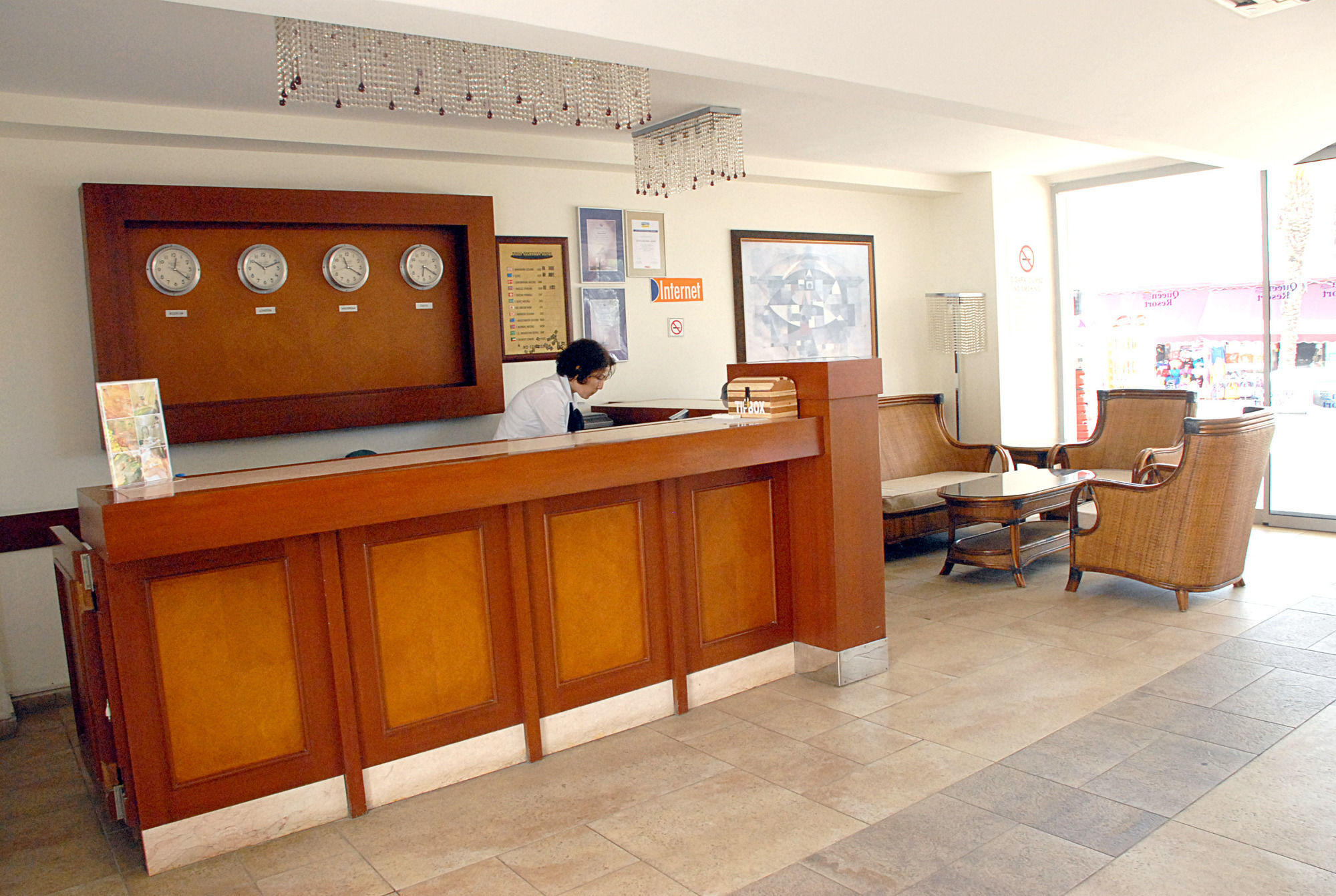 Aparthotel Queen By Important Group Travel 3*