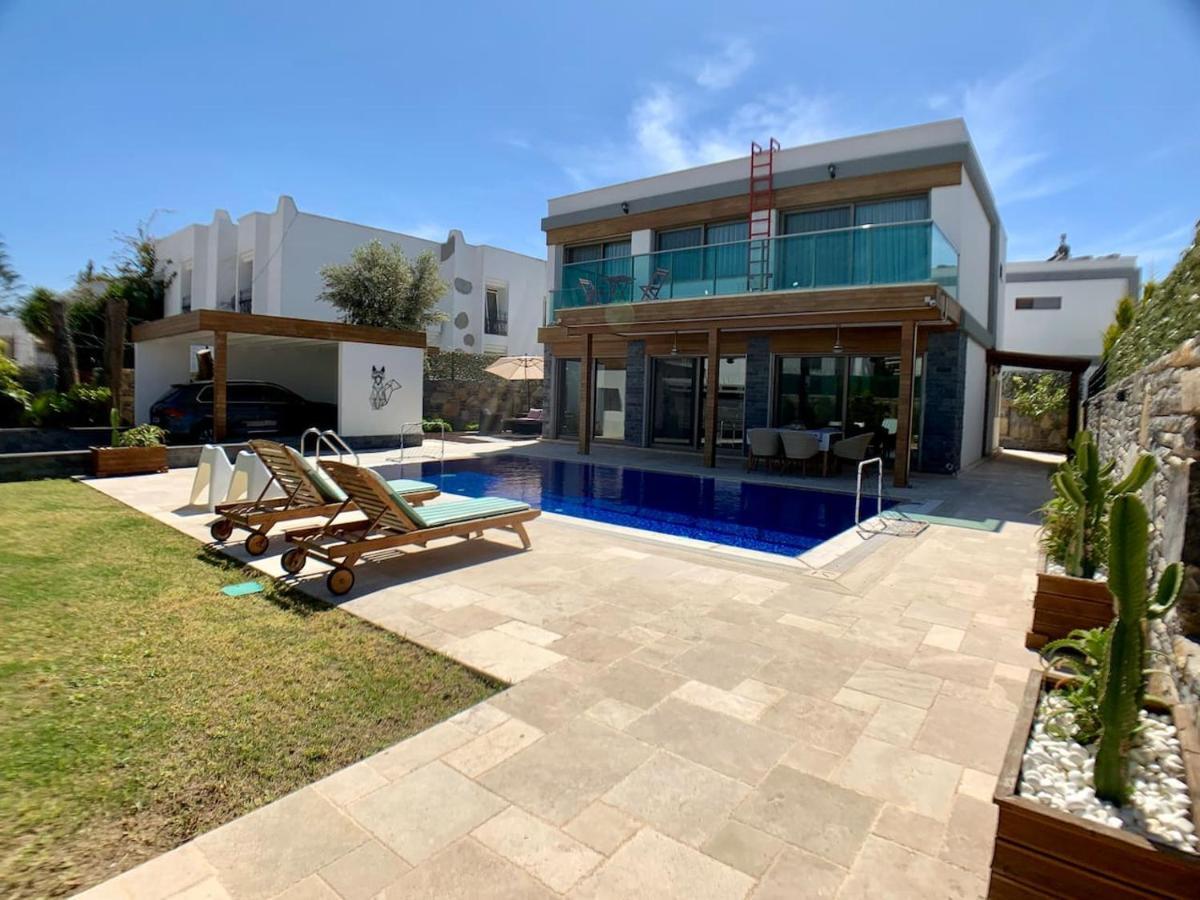 Ultra Luxury Private With Swimming Pool
