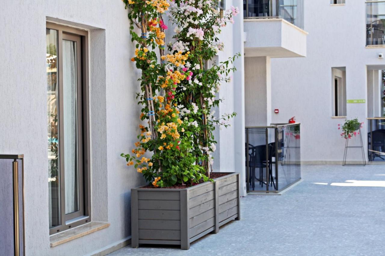 Queen Residences &