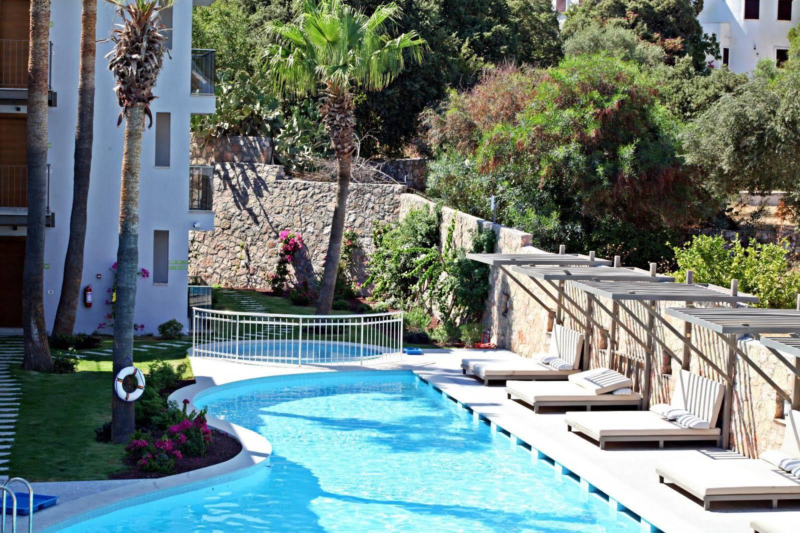 Aparthotel Queen Residences & 2*