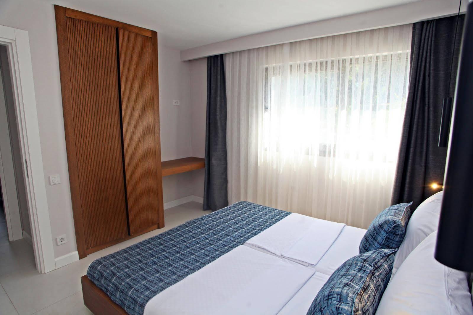 Queen Residences &