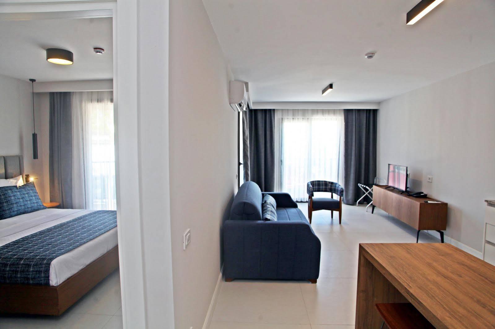 Aparthotel Queen Residences & 2*