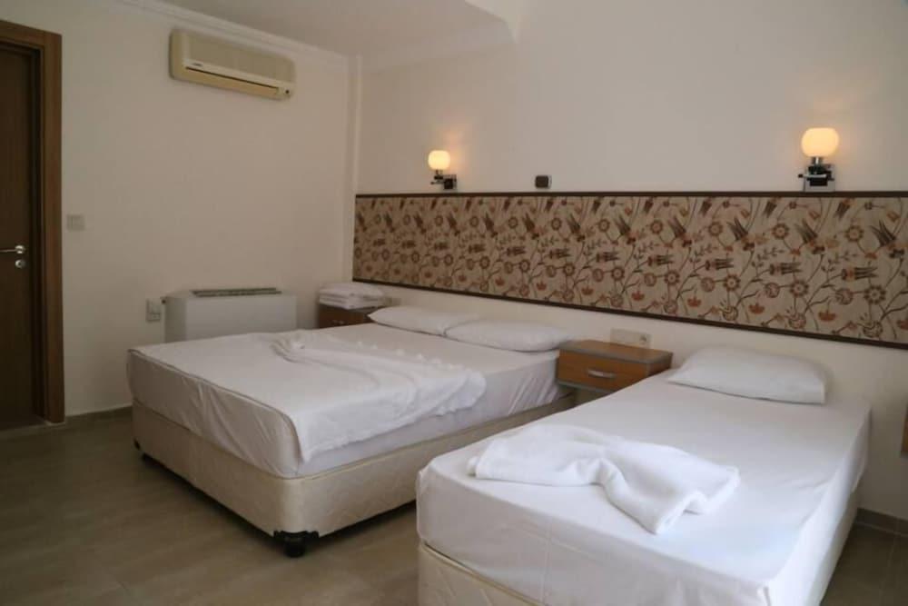 Manolya Hotel *