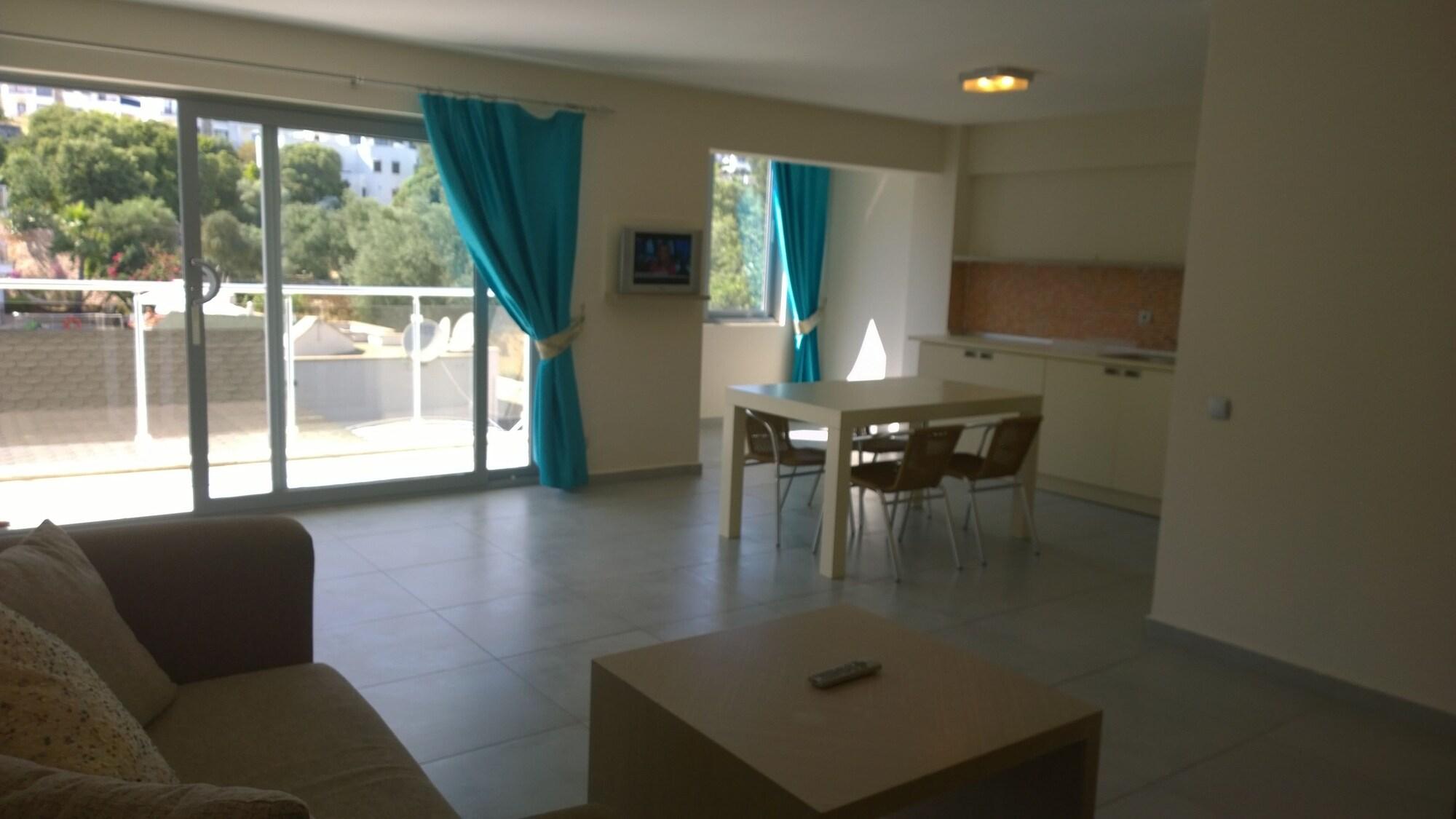 Aparthotel Queen By Important Group Travel 3*