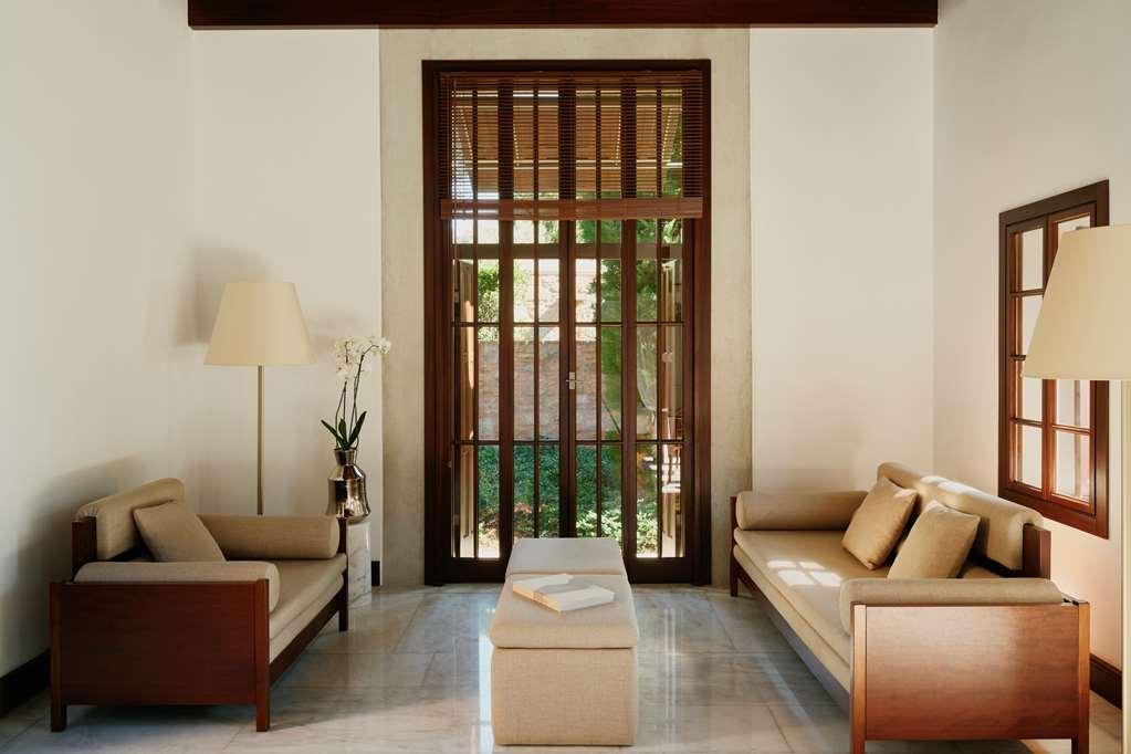 Amanruya Hotel