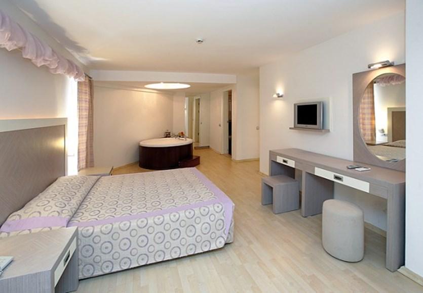 Aparthotel Queen By Important Group Travel