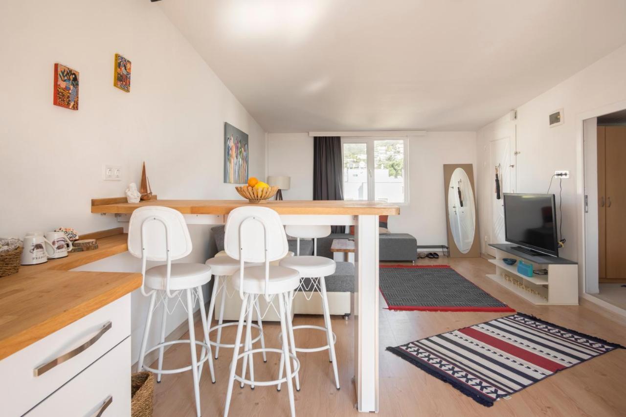 Central, Cozy, 15 Min Walk To The Beach, Fast Wi-fi, Free Parking, 4ppl *