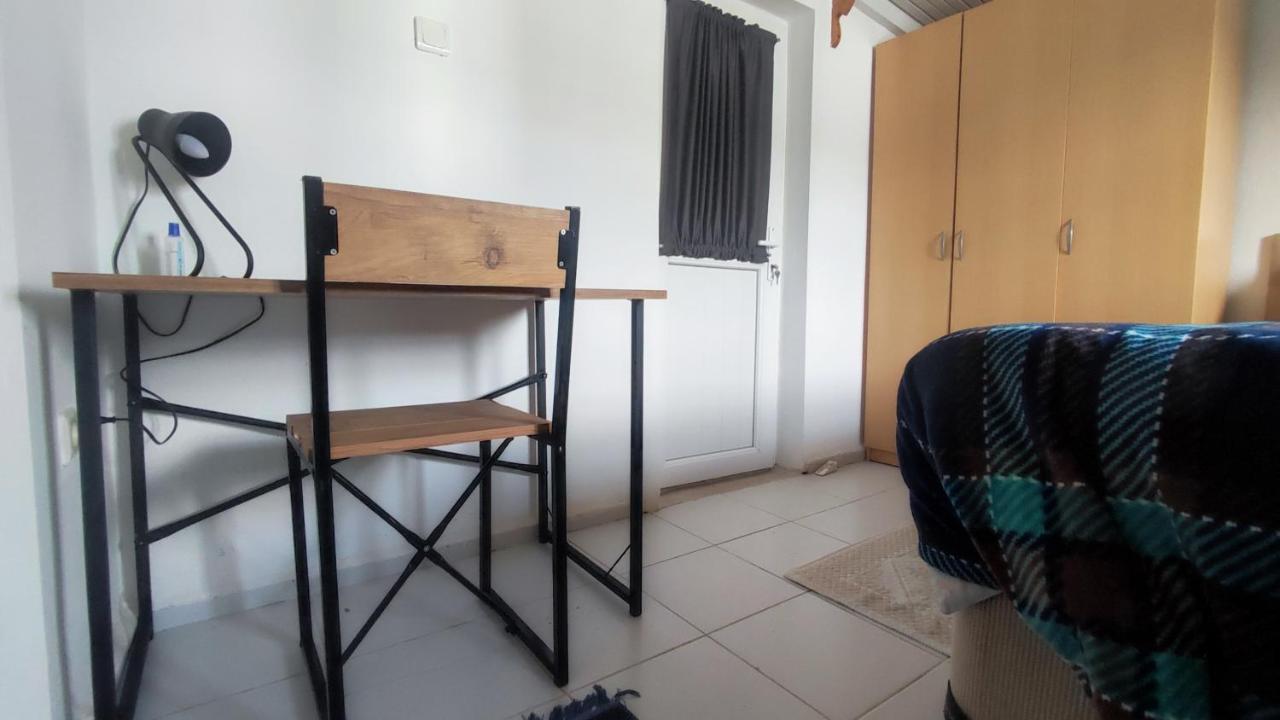 Apartment Central, Cozy, 15 Min Walk To The Beach, Fast Wi-fi, Free Parking, 4ppl *