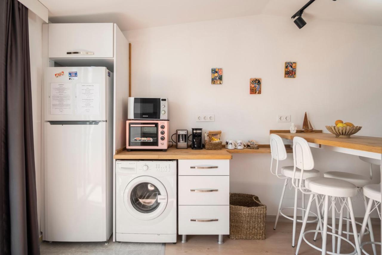 Apartment Central, Cozy, 15 Min Walk To The Beach, Fast Wi-fi, Free Parking, 4ppl