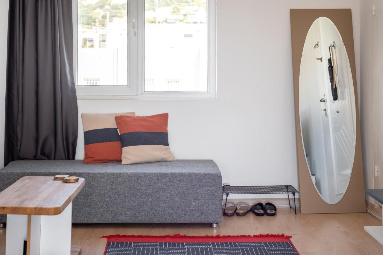 Central, Cozy, 15 Min Walk To The Beach, Fast Wi-fi, Free Parking, 4ppl Apartment Bodrum