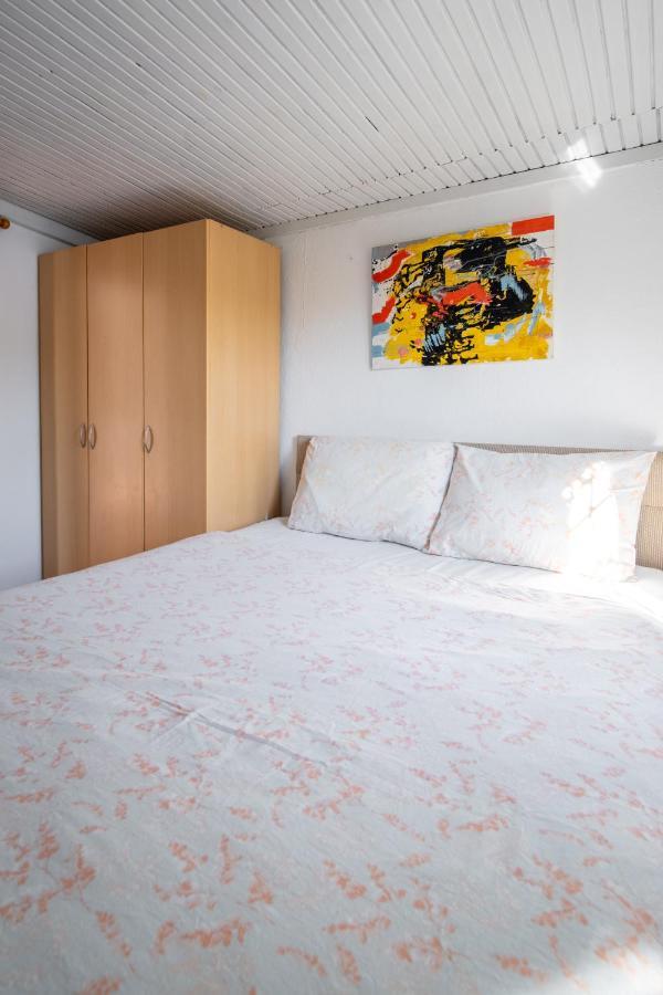 Apartment Central, Cozy, 15 Min Walk To The Beach, Fast Wi-fi, Free Parking, 4ppl