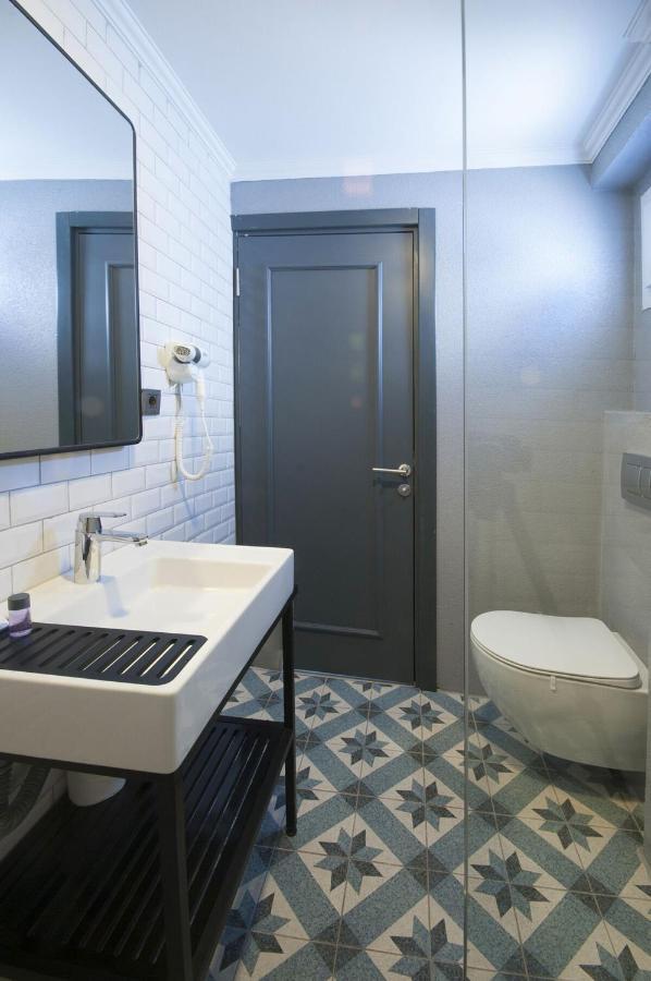 Smart Hotel *