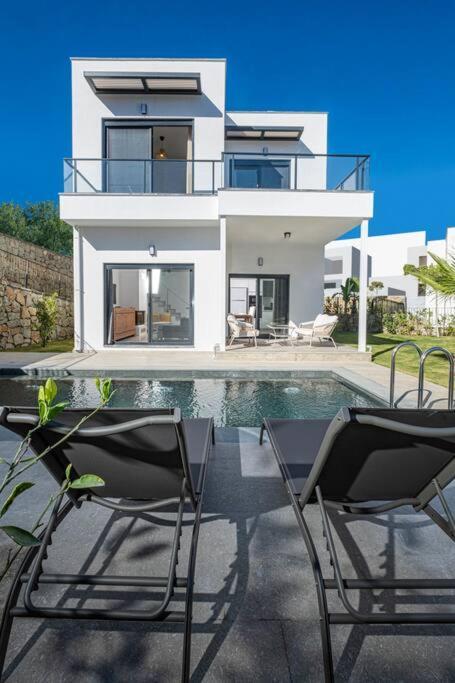 Al Mare 2; Koyunbaba'da Oezel Havuzlu Villa *